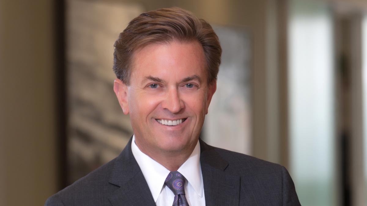 St. Louis firms hire mostly veteran lawyers, as more go to law school