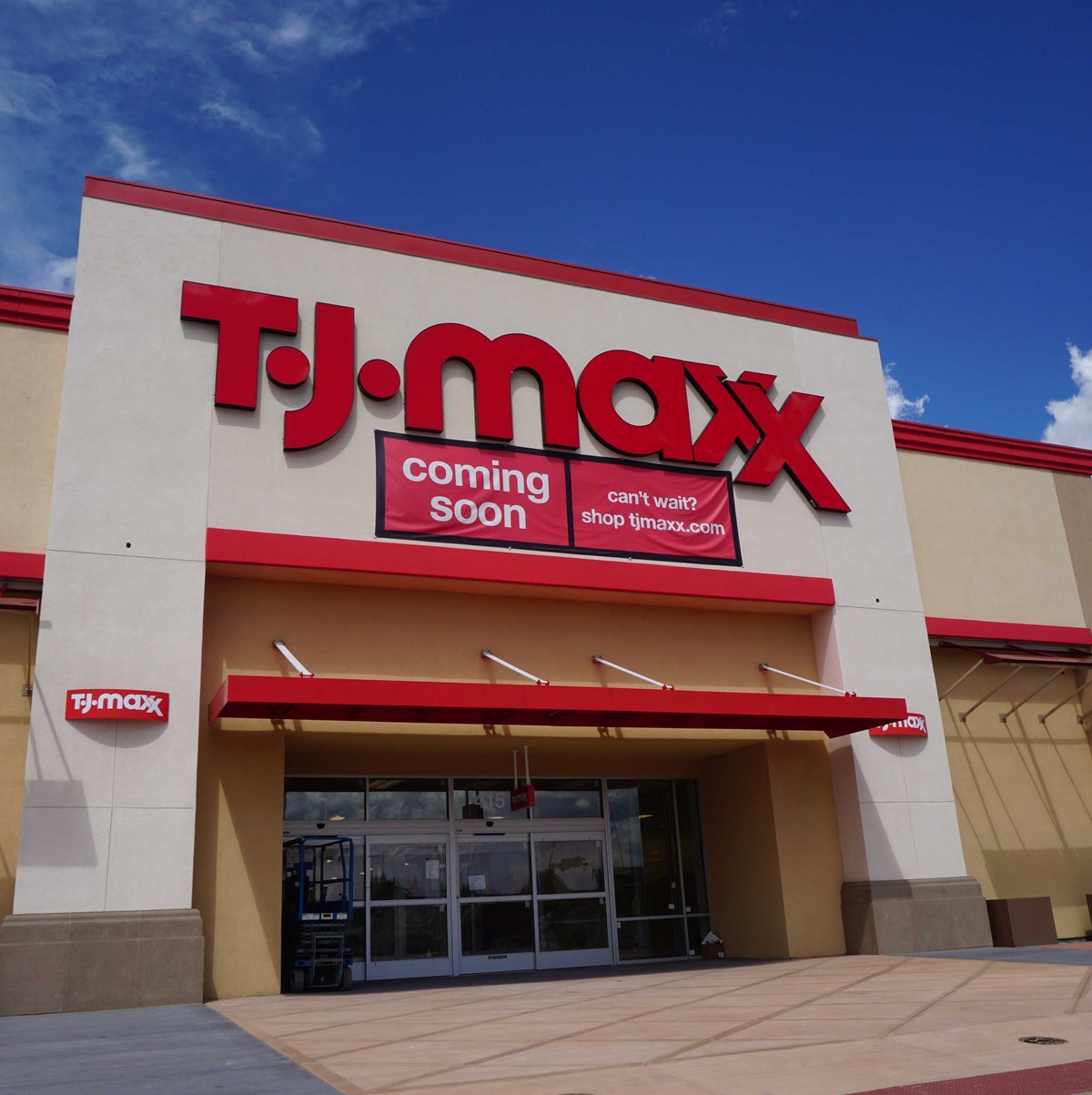 T.J. Maxx at Southridge to open in August - Milwaukee Business Journal