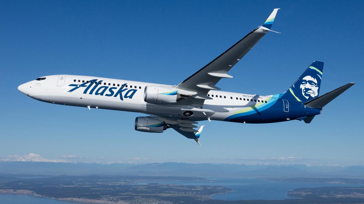 Alaska Airlines Flight 7 emergency lands in Minneapolis after passenger ...