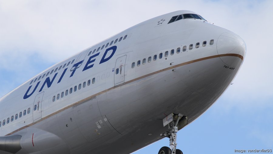 United Airlines mechanics narrowly ratify contract Chicago Business