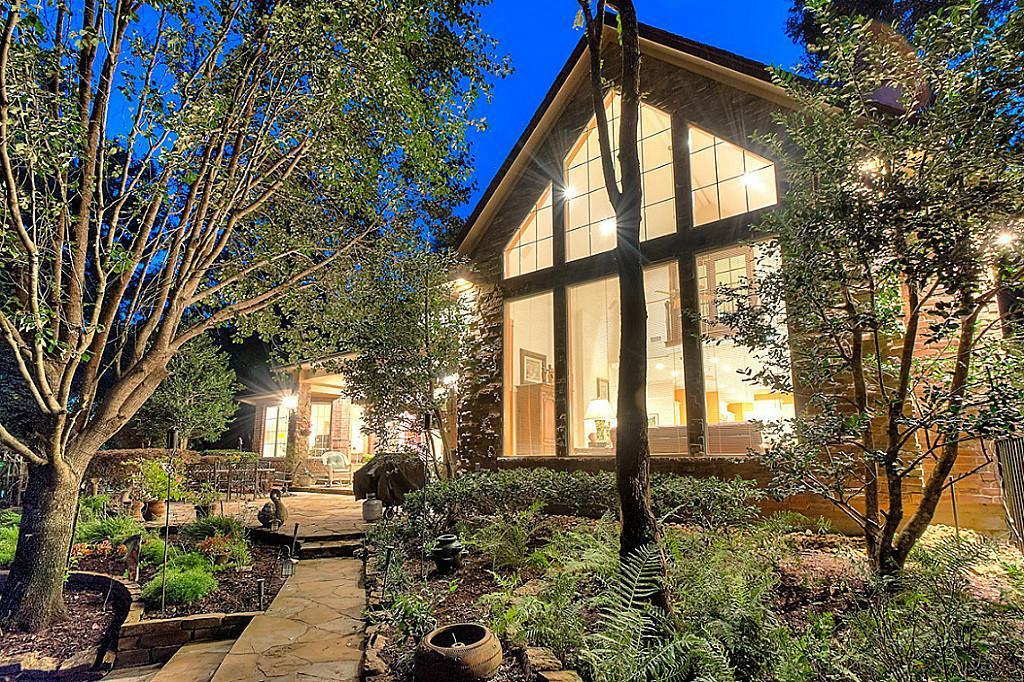 Exquisite J Neathery Custom In Exclusive Gated Community of Old Mill