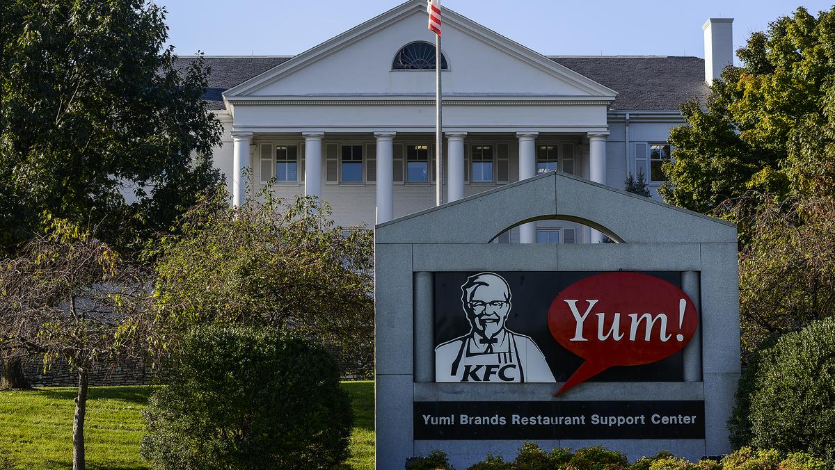 Yum brand's. Yum! Brands. Компания Yum brands. Yum бренды. Yum brands logo.