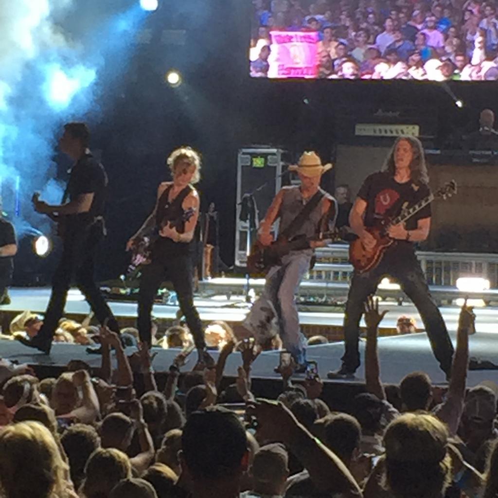 JASON ALDEAN PLAYS SOLD-OUT HOMECOMING SHOW AT SUNTRUST STADIUM IN ATLANTA,  GA - Jason Aldean