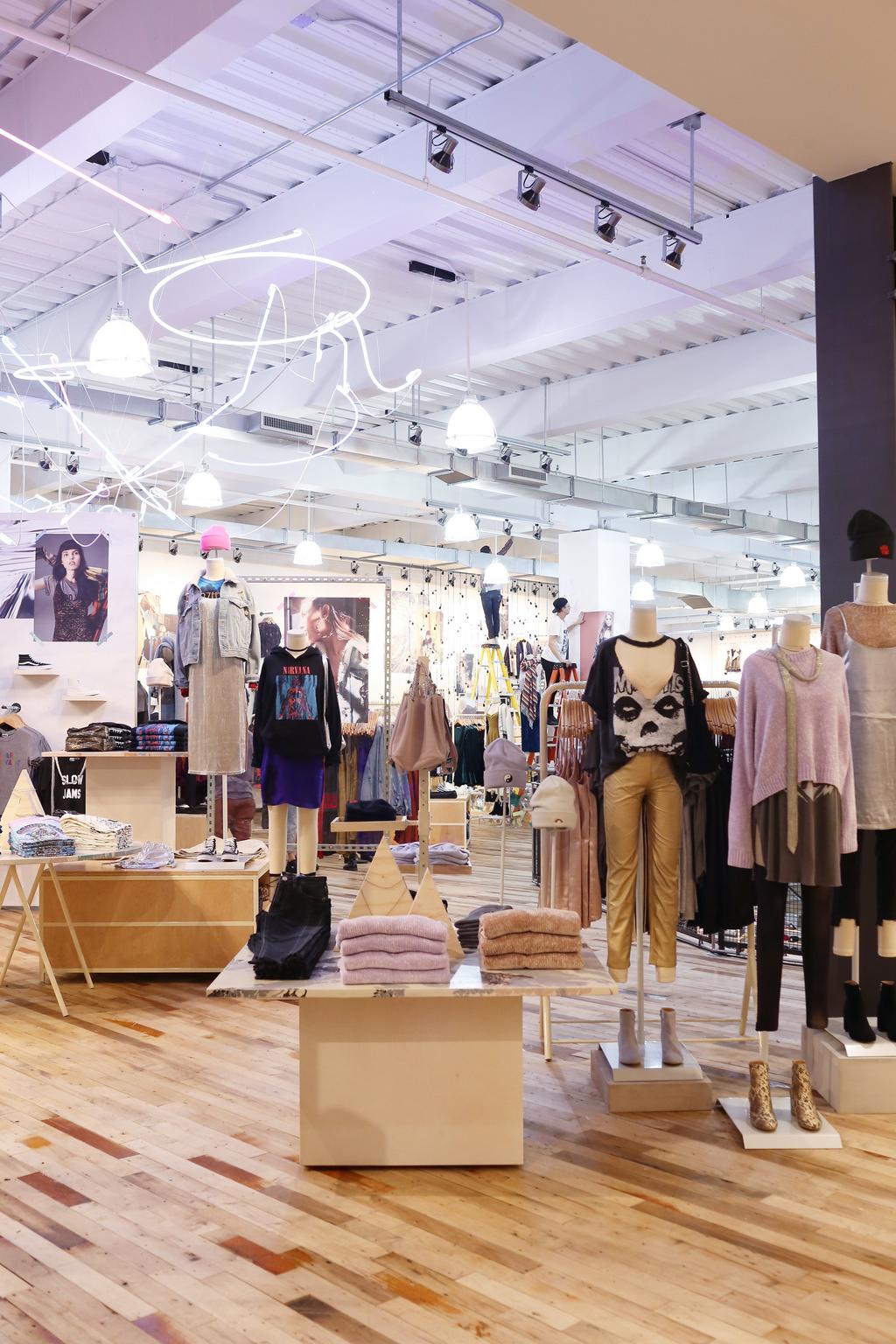 Free People readies for reopening in new, bigger space at King of Prussia  Mall - Philadelphia Business Journal