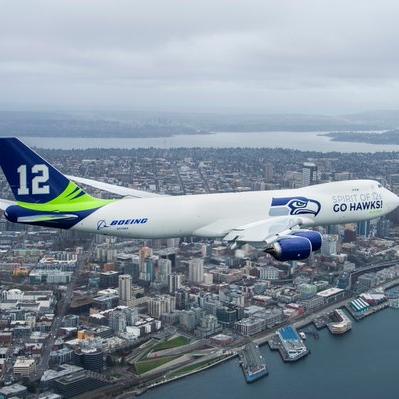 United Boeing 787 pilot and Seahawks fan lands in London - Puget