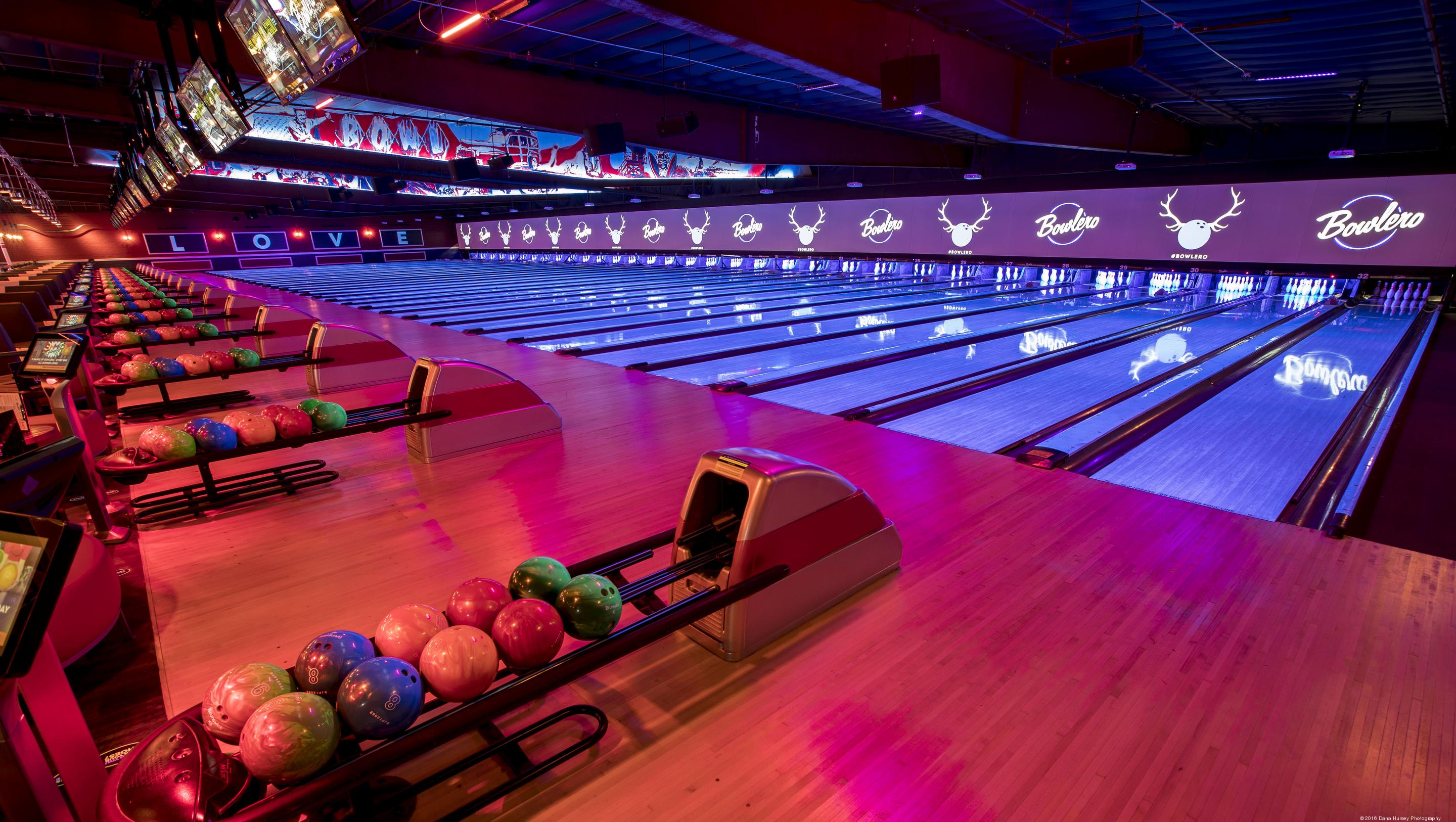 Pinstripes bowling alley opens at Westfield Topanga - L.A.