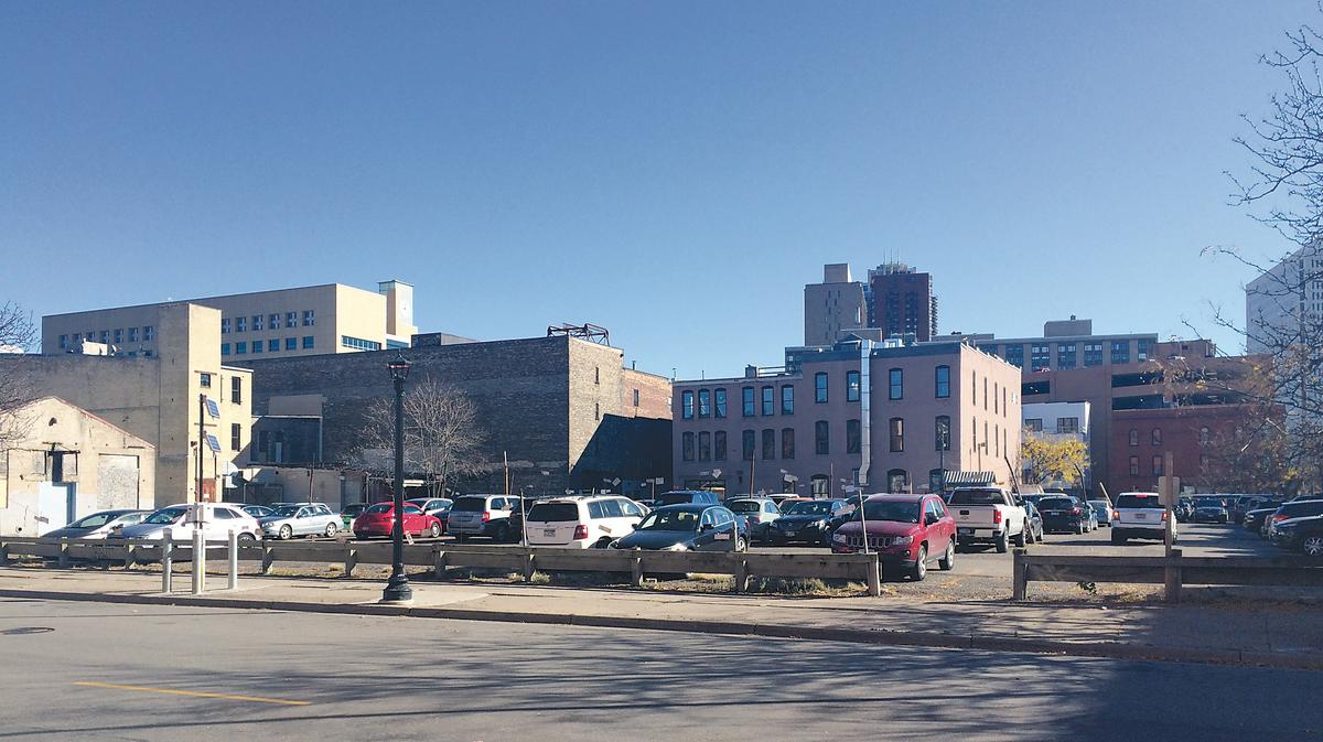 Developer plans condos, hotel near Federal Reserve in North Loop