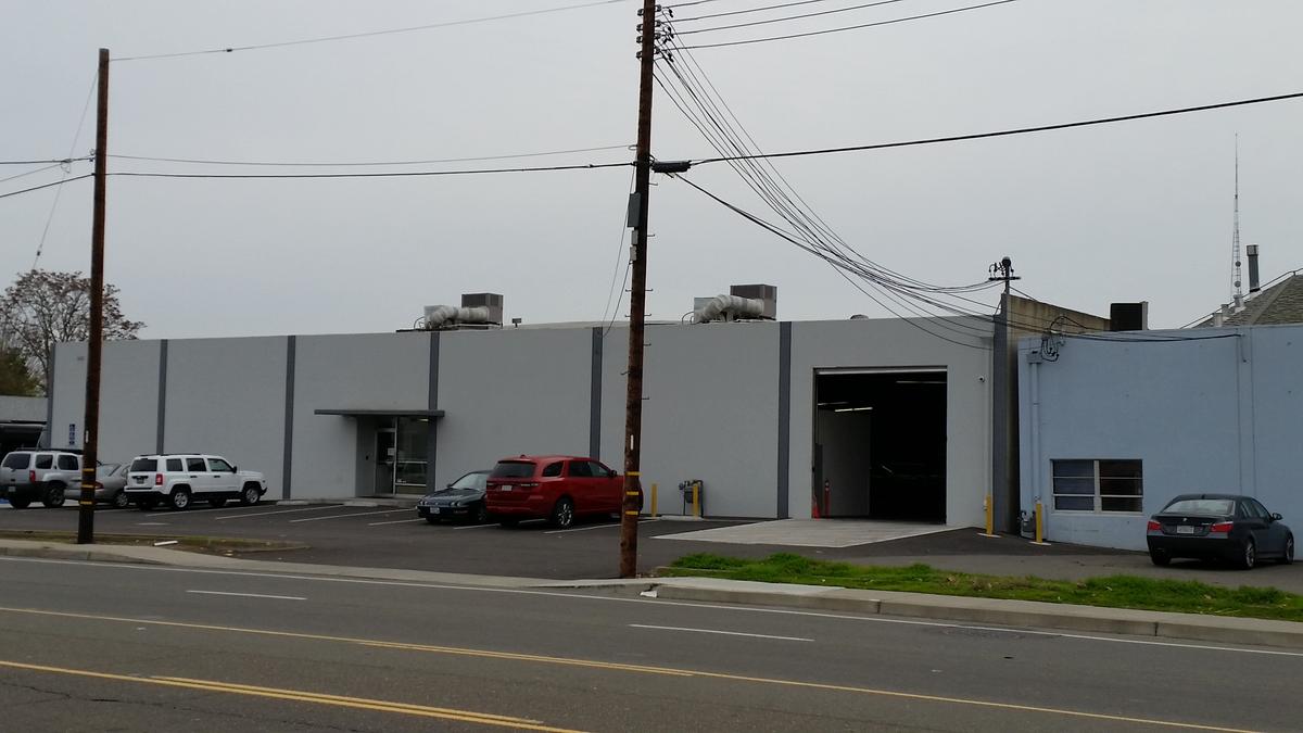 Richards Boulevard warehouse would highend auto dealership