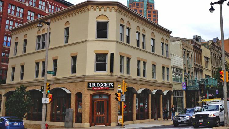 Bruegger S Closing Downtown Milwaukee Location On North Water Street The Bruegger S E On North Water Street Is Being Eyed By Restaurant Operators