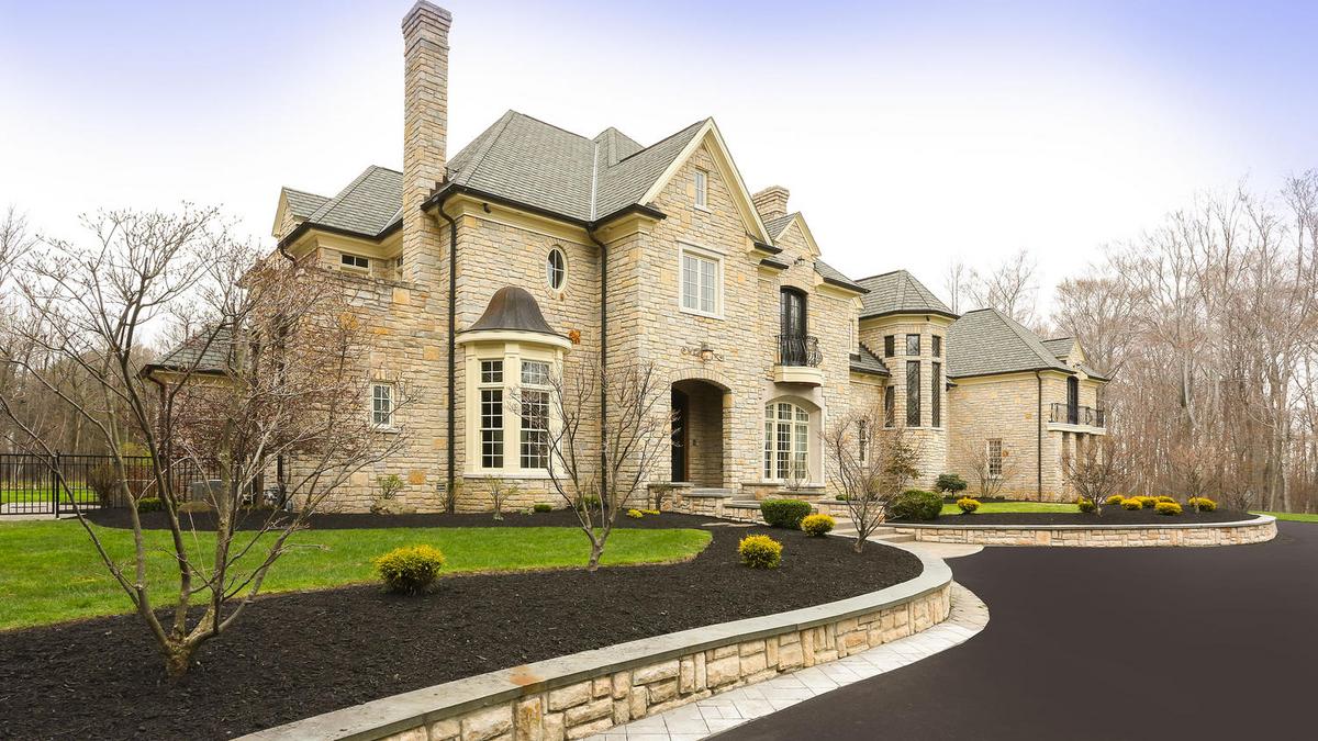 Sale of exBuffalo Bills player's mansion tops 2017 real estate deals