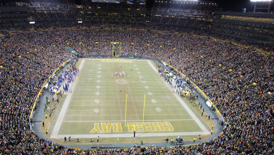 Football comes to Lambeau Field for first time ⚽