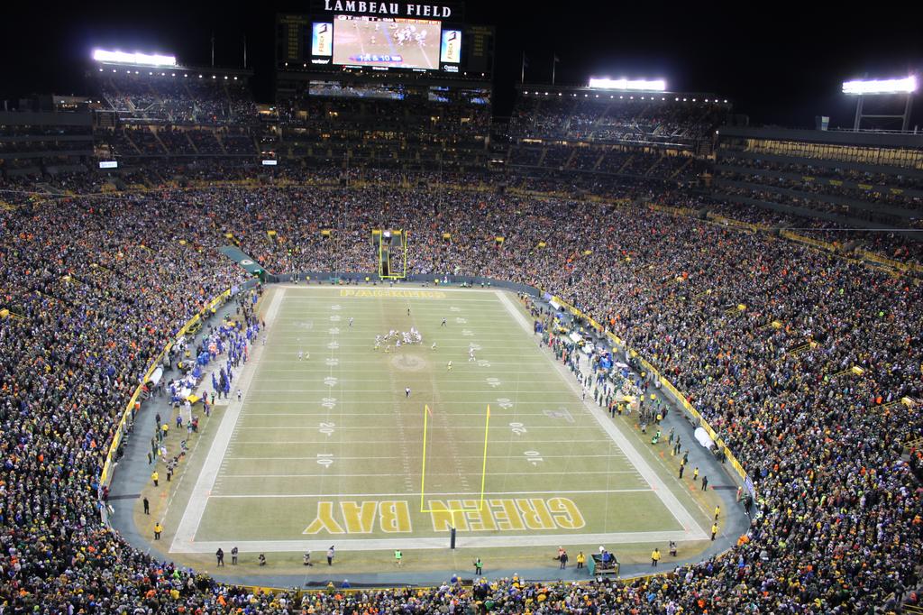 Green Bay Packers put indefinite hold on fans at Lambeau Field