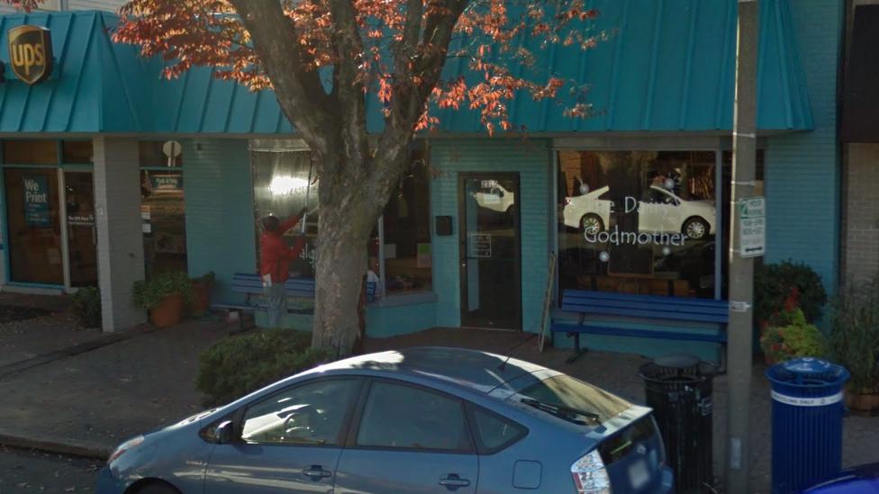 Del Ray custard staple The Dairy Godmother, visited by Obama in 2009