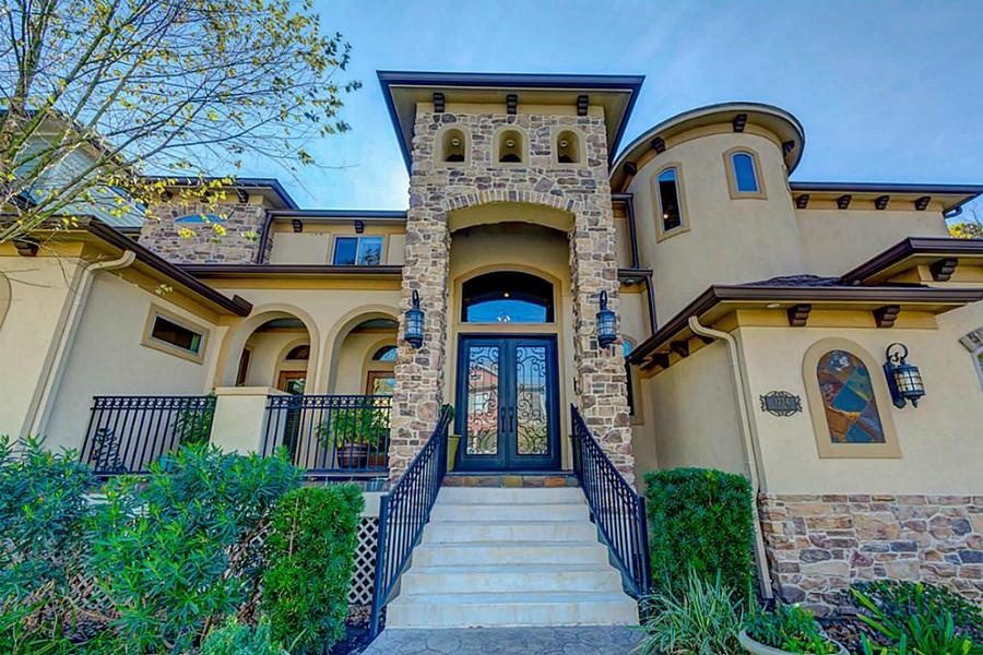 Custom Gem Nestled In the Heart of the Heights Heights/Greater