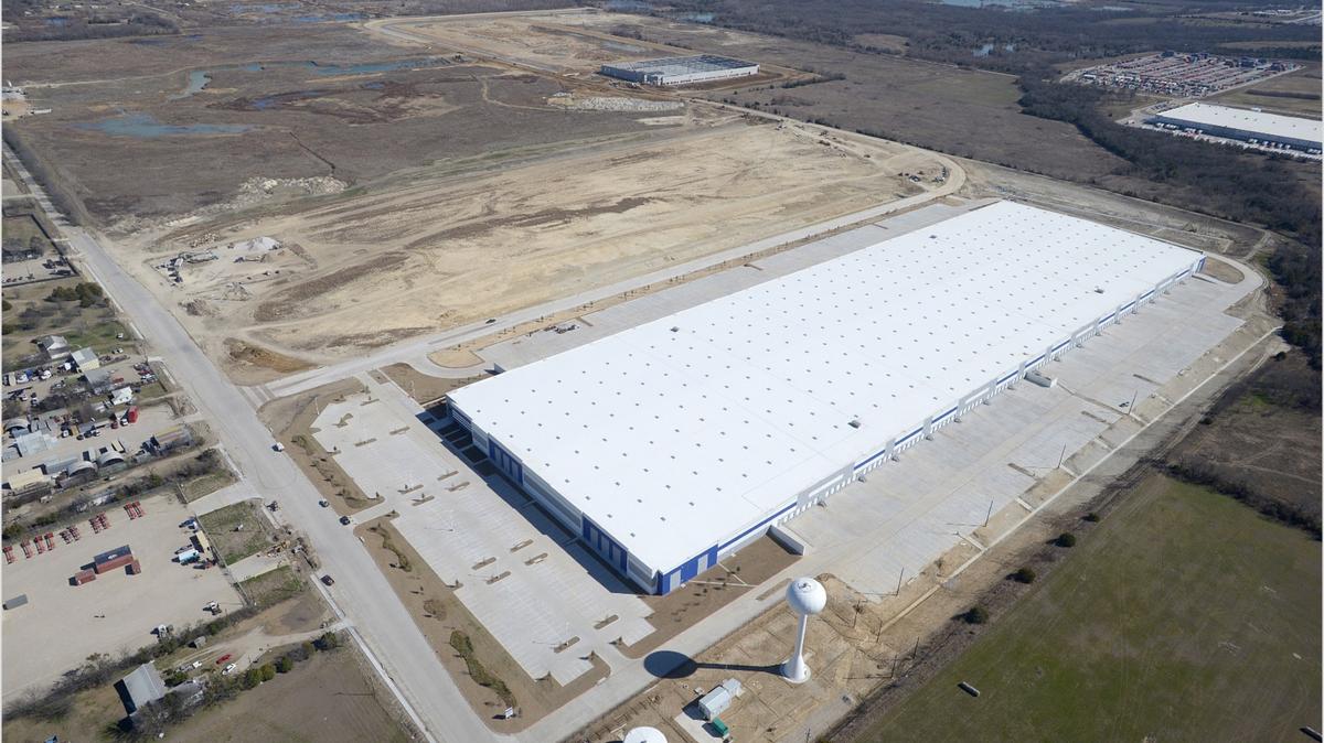 Developer finishes 1.1M SF speculative hub as part of 500M logistics park Dallas Business Journal