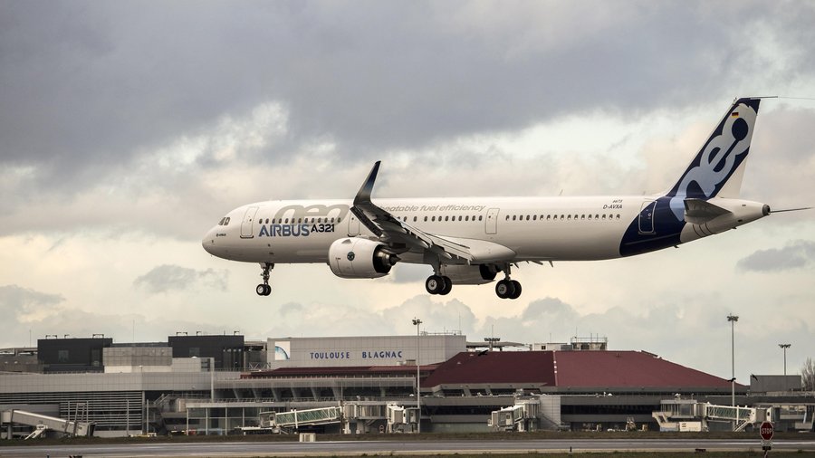 A321neo First Flight with Pratt   Whitney Landing in Toulouse