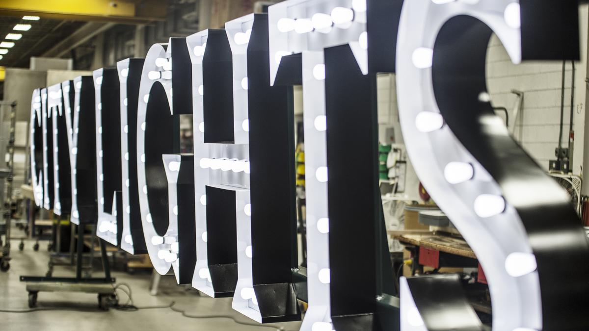 Poblocki Sign starts installation of 'iconic' City Lights Brewing sign