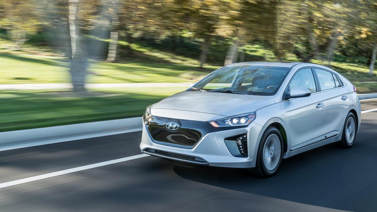 Automotive Minute: Hyundai Ioniq delivers counter punch to Toyota's Prius Prime (SLIDESHOW)