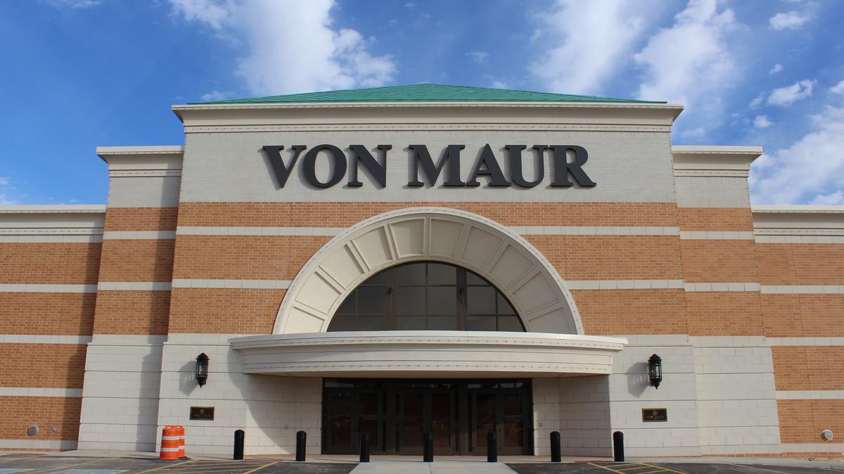 Vote for Von Maur as 2023's Best Department Store