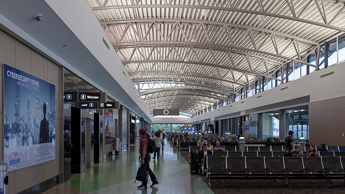 Tampa International Airport hiring over 100 for shops; restaurants