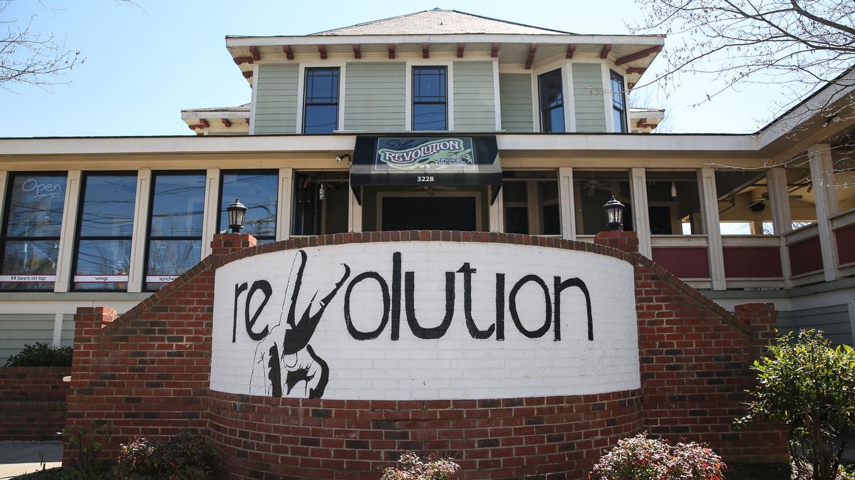 Burger, beercentered Moo & Brew restaurant expanding to Charlotte's