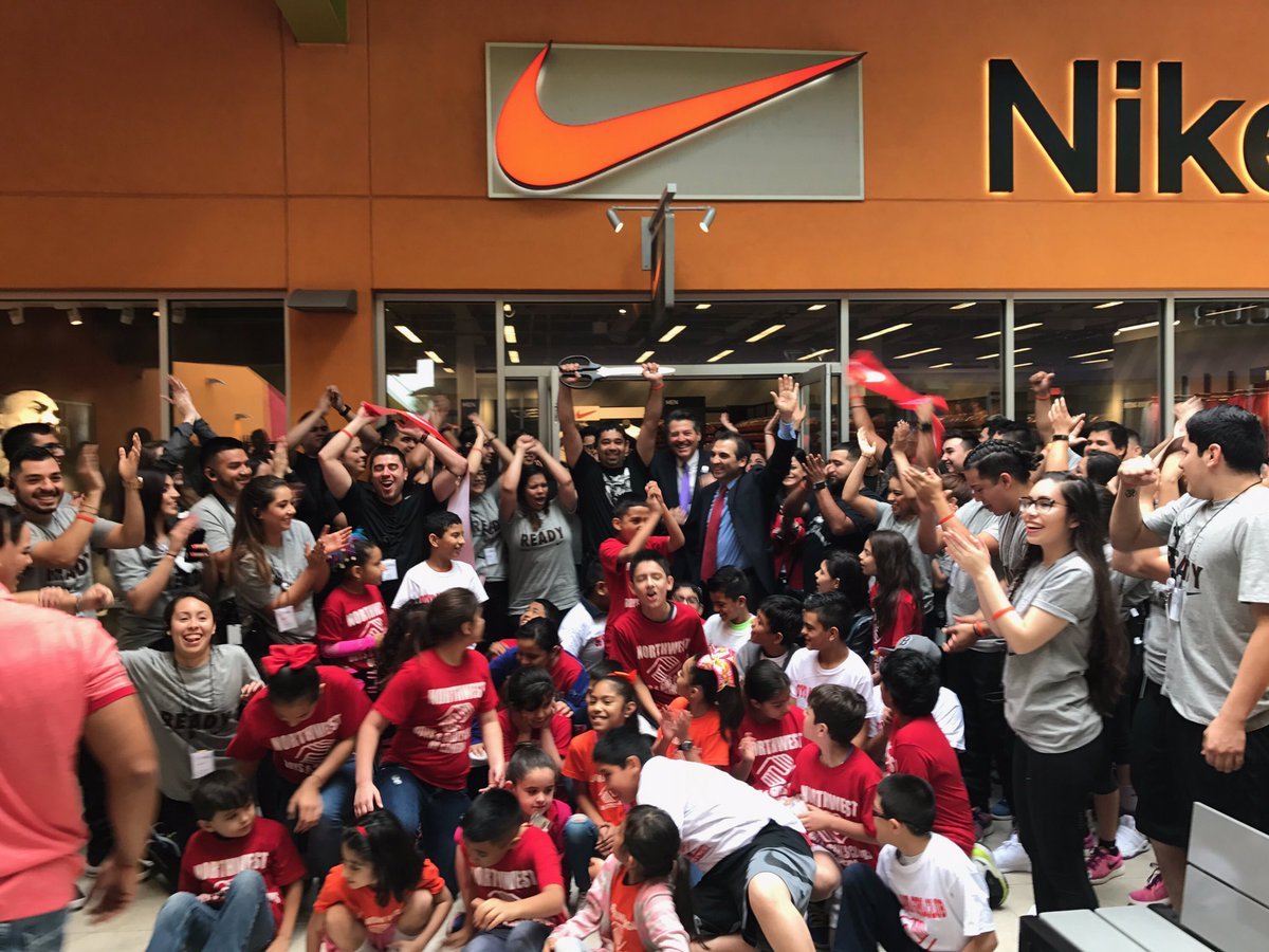 San marcos outlets 2024 nike store hours sunday