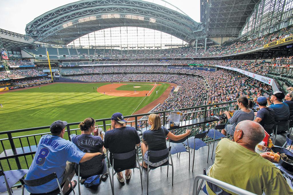 Brewers Fans' Favorite County Stadium Moments - Miller Park Scrapbook