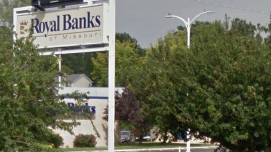 banks in raytown mo