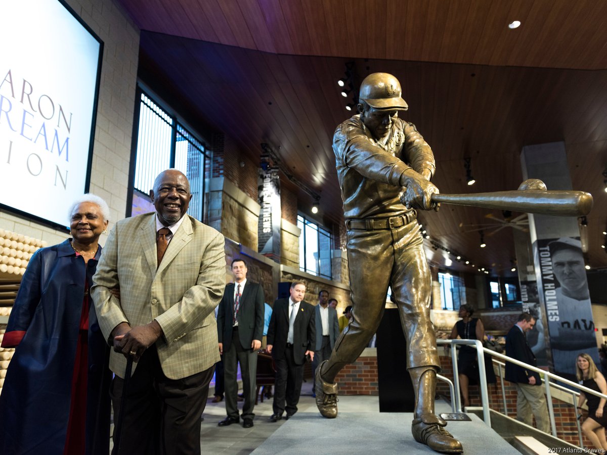 Statue of Braves legend Hank Aaron unveiled at Louisville Slugger Museum –  95.5 WSB