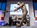 Statue of Braves legend Hank Aaron unveiled at Louisville Slugger Museum –  95.5 WSB