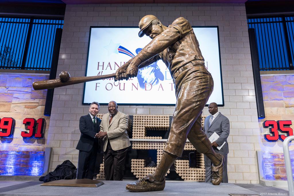 Statue of Braves legend Hank Aaron unveiled at Louisville Slugger