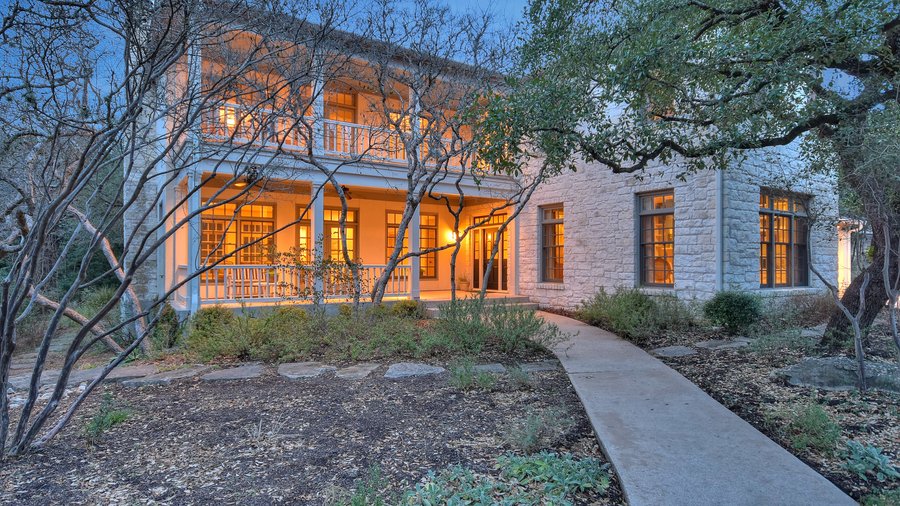 Hilarious Comedian Owns This Waterfront Home in Austin, TX