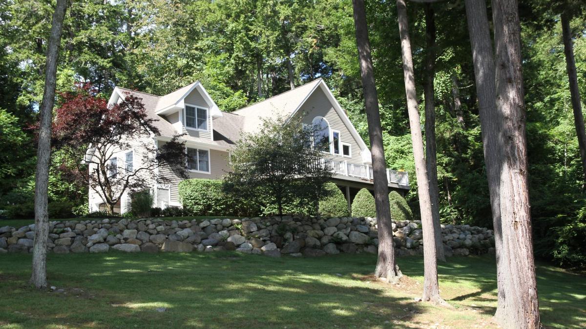 Lake Saratoga Springs, NY, houses sell for more than 1 million