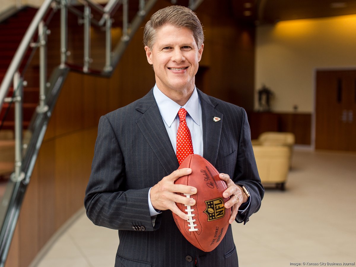 Kansas City Chiefs owner Clark Hunt and family arrive on the red