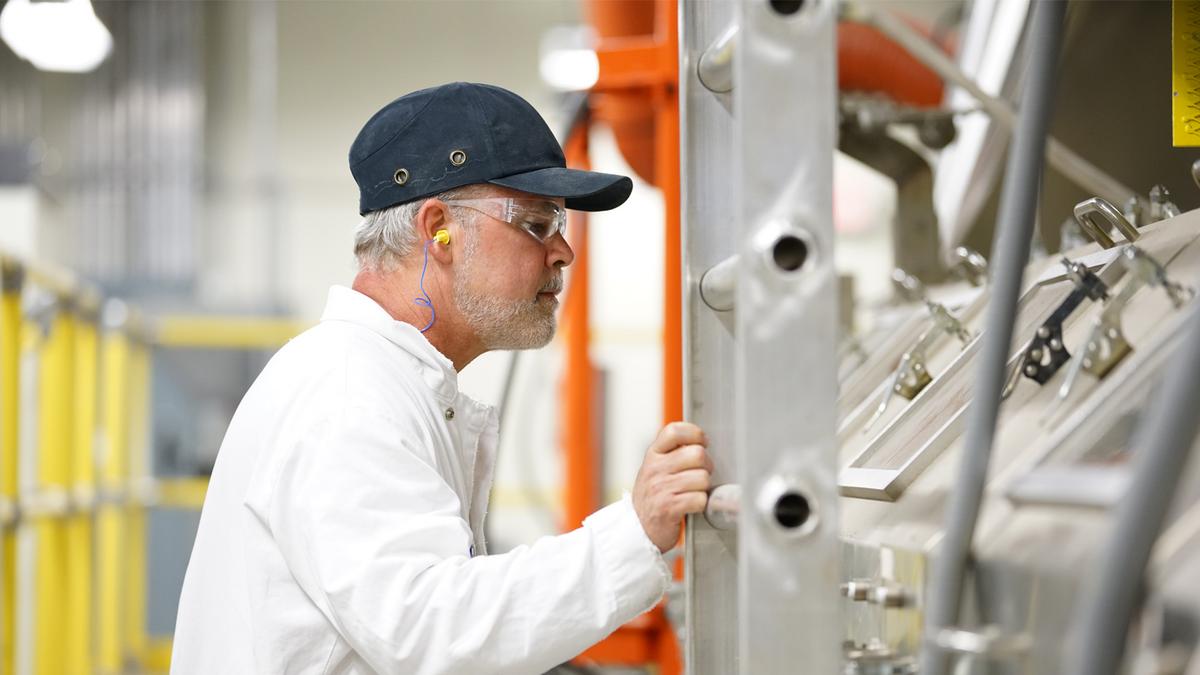 Apple Inc. investing 200 million in Corning Inc.'s Harrodsburg, Ky