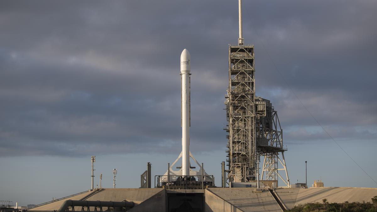 SpaceX plans next rocket launch for dragon spacecraft in June - Orlando ...