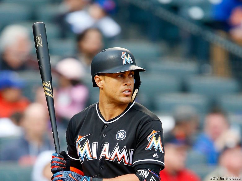 Giancarlo Stanton agrees to $325-million US deal with Marlins