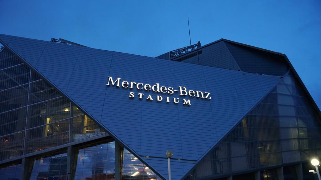 Mercedes Benz Stadium Lights Up Atlanta Skyline With Name Logo Display Video Atlanta Business Chronicle