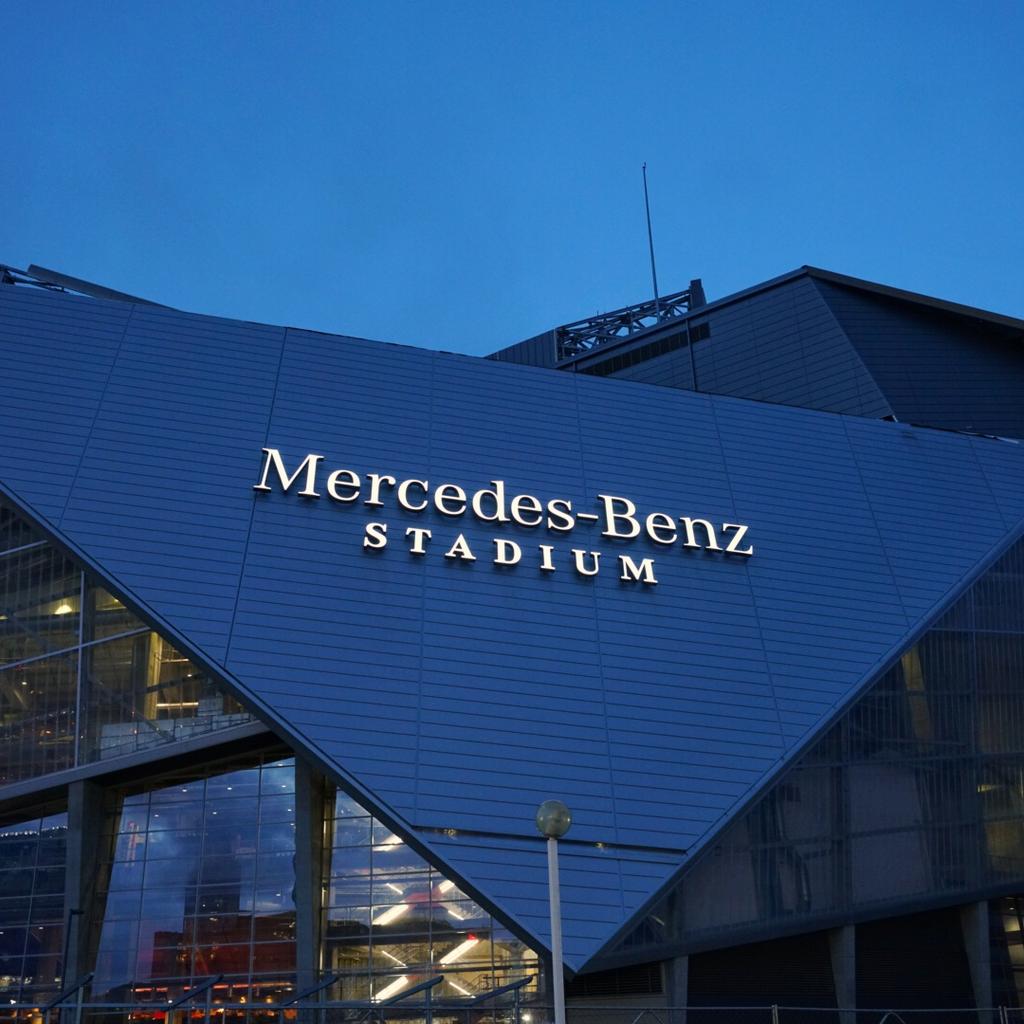 The Roof at Mercedes-Benz Stadium Closes for the First Time