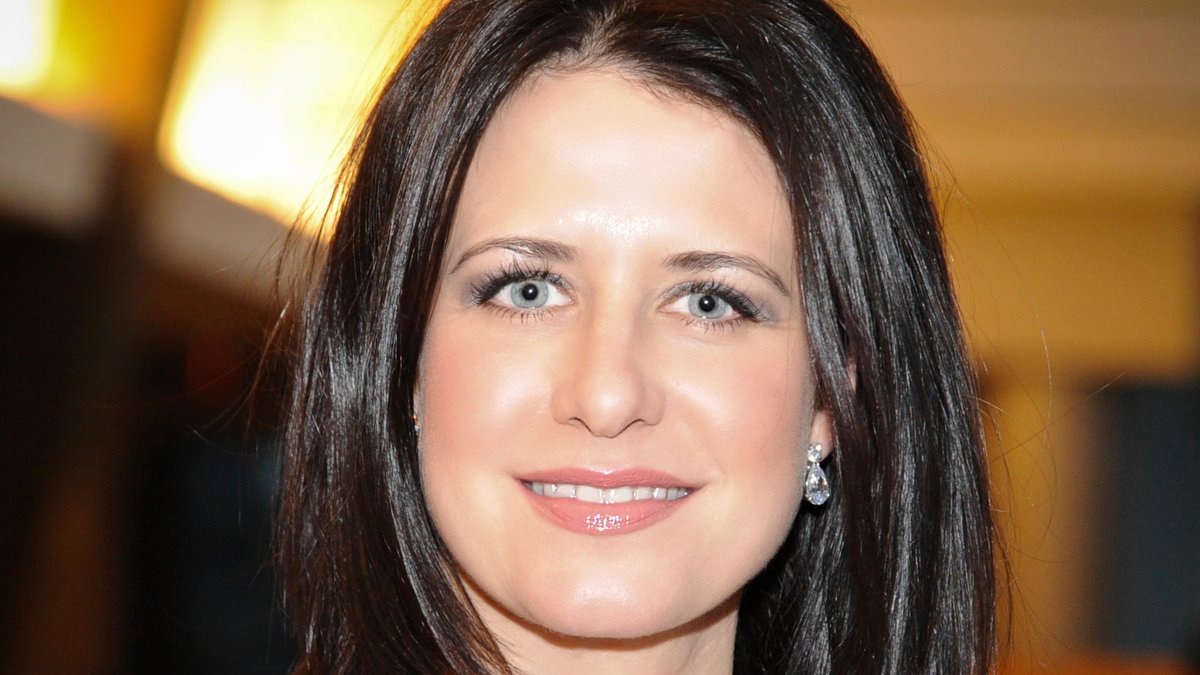 Cancer survivor creates WIG OUT to provide free wigs to Houston