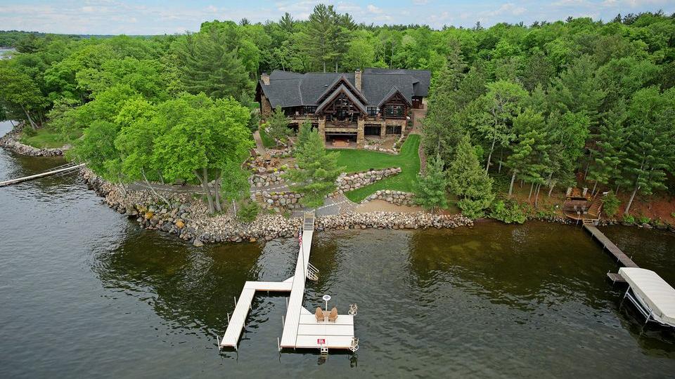 Dream Cabins 2.55acre estate on Gull Lake in Nisswa listed for 5.9