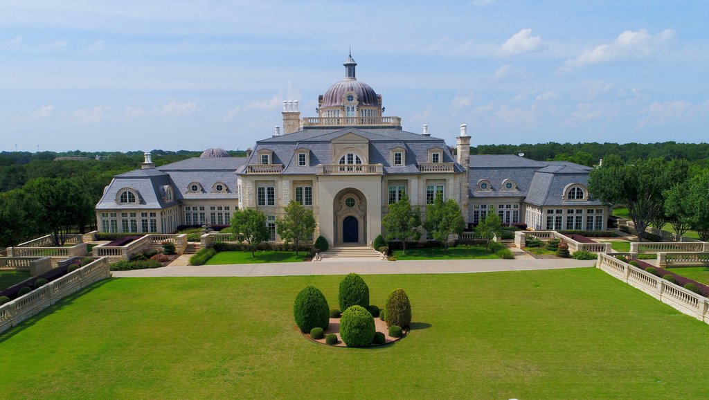 Former Blue Jays Vernon Wells has a Texas home that knocks it out