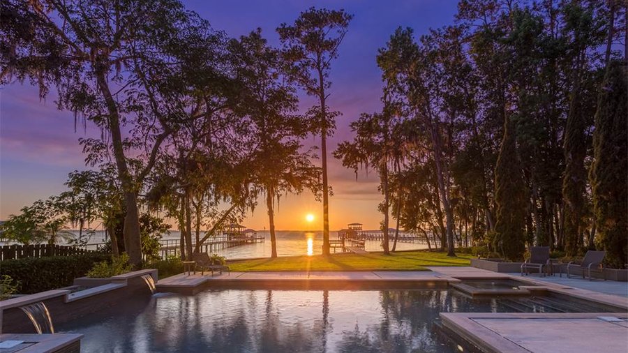 Riverfront property for sale for 2.8 million in Jacksonville