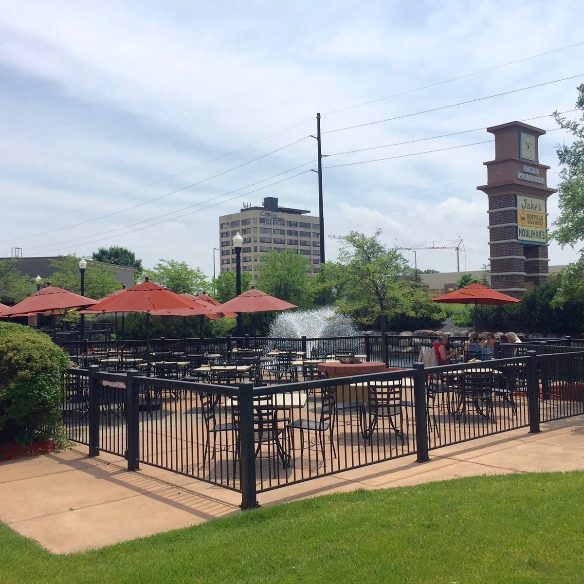 Buffalo wild discount wings outdoor seating