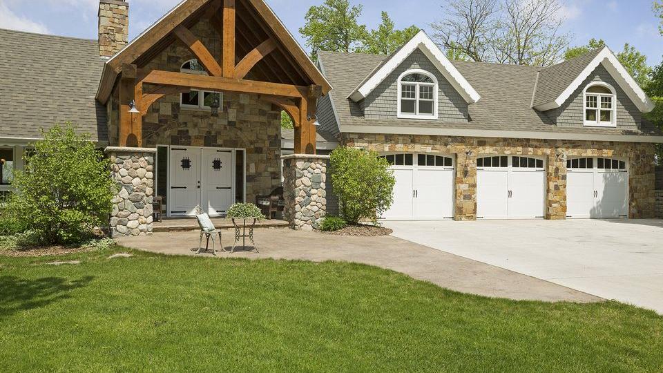 Dream Cabins 2.78acre estate on Green Lake in Spicer with its own