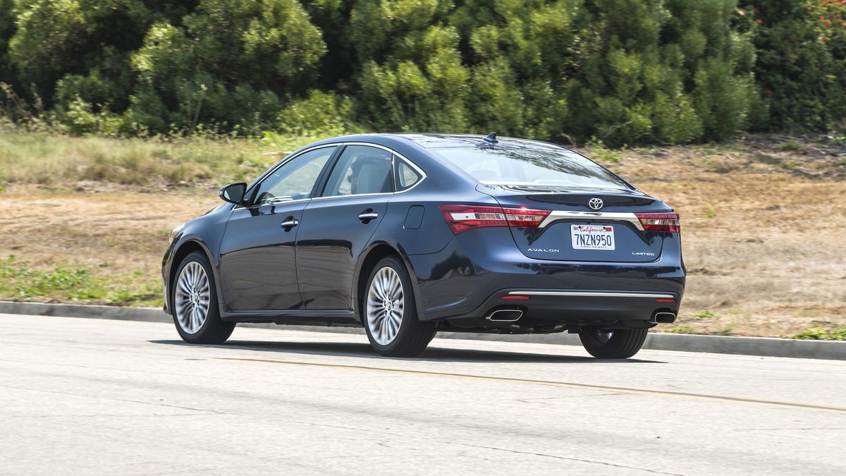 Motor Mondays: What does Toyota Avalon have over Toyota Camry