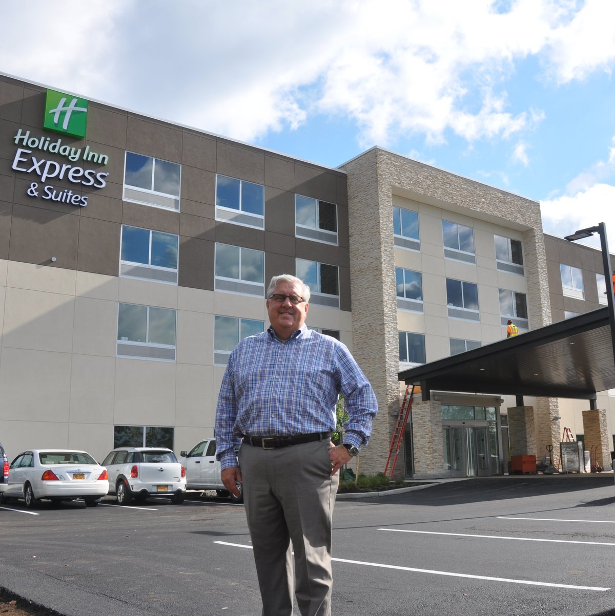 Holiday Inn Express and Suites opens along Northway corridor, image size:1200x1203