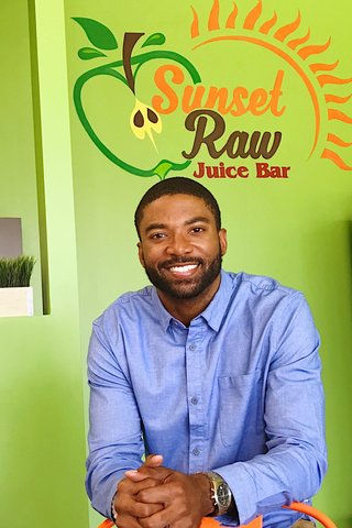 New smoothie & juice bar opens in Wegmans Plaza