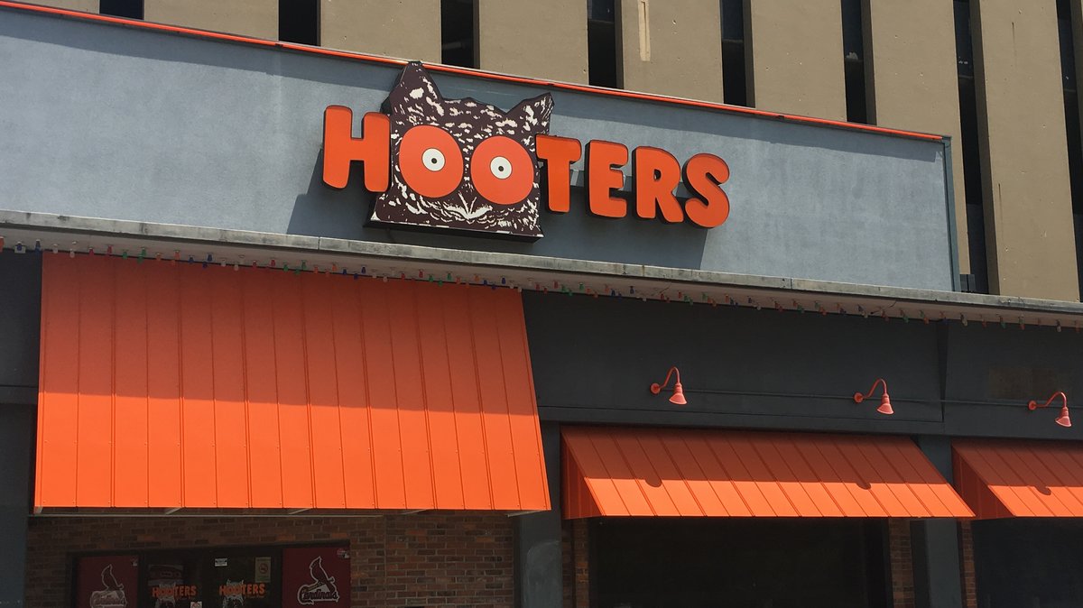 NASCAR team Hendrick Motorsports sues Hooters over sponsorship deal