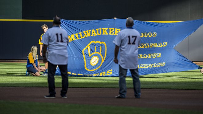 Photos: Milwaukee Brewers fans celebrate winning the pennant in 1982